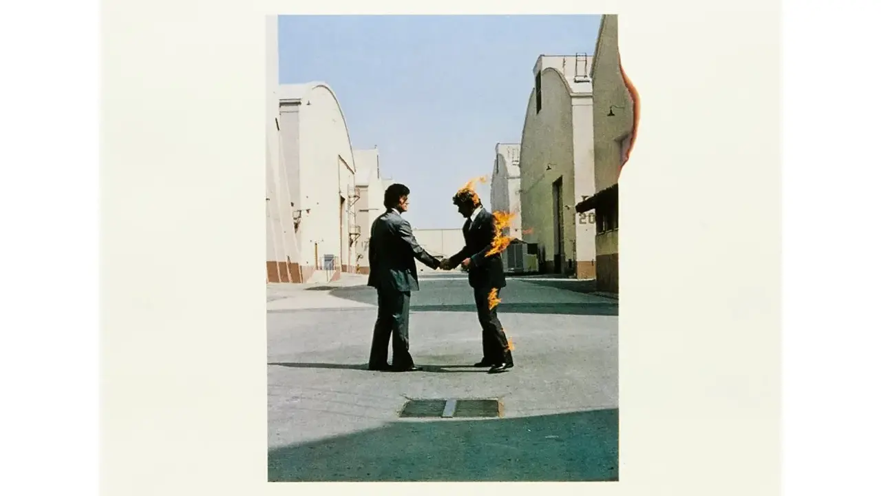 Pochette de l'album Pink Floyd "Wish You Were Here" : deux hommes se serrent la main, l'un d'eux est en feu.