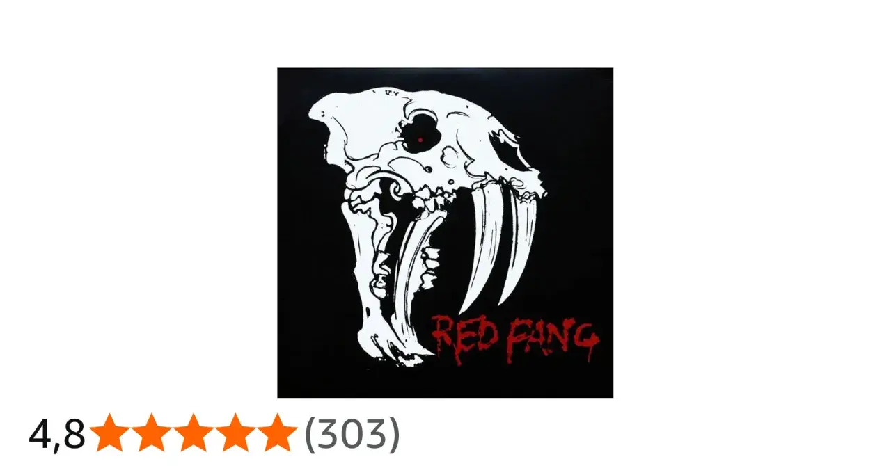 Crâne de tigre à dents de sabre blanc sur fond noir, avec un œil rouge et le texte "RED FANG" en rouge.