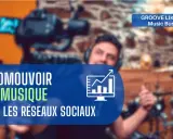 Un musicien utilise un appareil photo pour promouvoir sa musique sur les réseaux sociaux. L'image montre un écran avec un graphique de croissance.