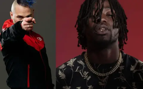 Deux rappeurs, l'un avec une crête bleue, l'autre avec des dreadlocks et des bijoux, posent pour une photo. Combien gagne un chanteur ?
