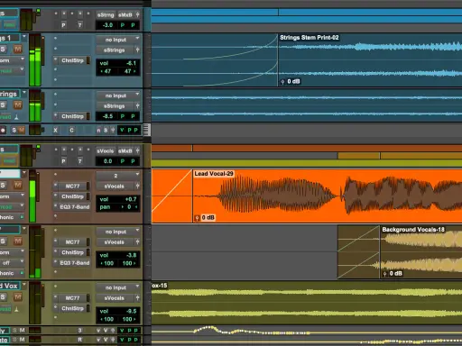 Dans ce meilleur DAW, des pistes de cordes, de voix principales et d'accompagnement sont visibles, avec des formes d'onde audio et des réglages de volume.