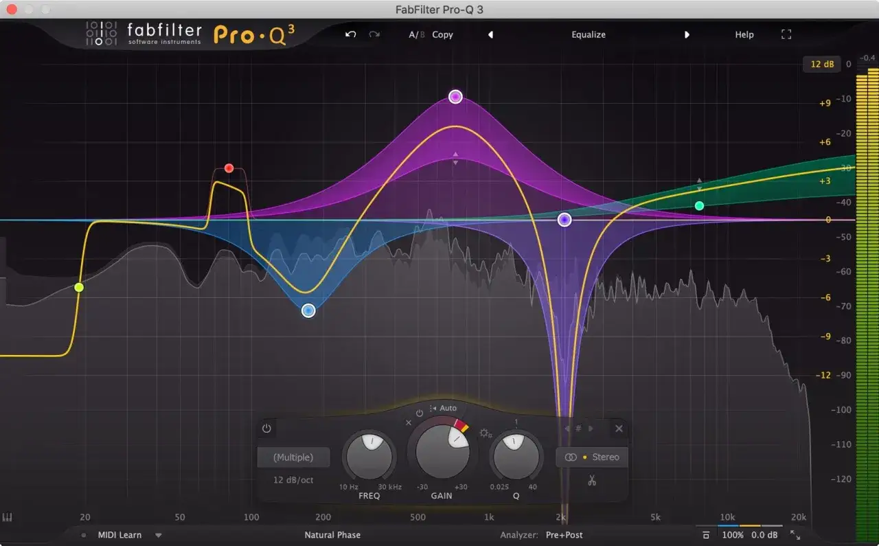 Écran d'un eq vst FabFilter Pro-Q 3, montrant des courbes de fréquences ajustées pour sculpter le son.